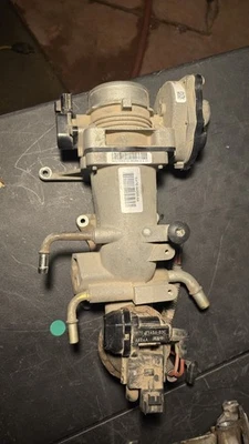 Lincoln Town Car Marquis Victoria 2005-2011 carrocería del acelerador con carcasa y Egr OEM Foto 1 de 4