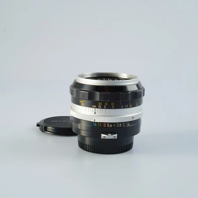 VERY GOOD Nikon NIKKOR-S Auto 50mm F/1.4 Non-Ai Prime Lens - Image 1 of 4
