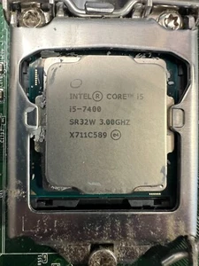 SR32W Intel I5-7400 3.00GHz Desktop CPU - Picture 1 of 2