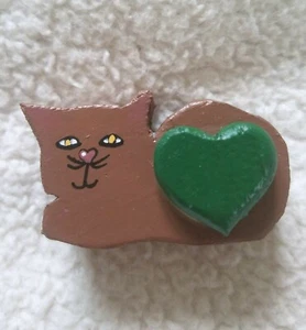 Wooden Hand Painted Handmade Shelf Décor ~ Cat With Green Heart~ Brown Color - Picture 1 of 3