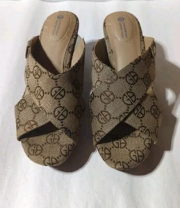 GIANI BERNINI CRISS CROSS LOGO WEDGE SANDALS SHOES MEMORY FOAM WOMEN'S SIZE 6.5 - Picture 1 of 6