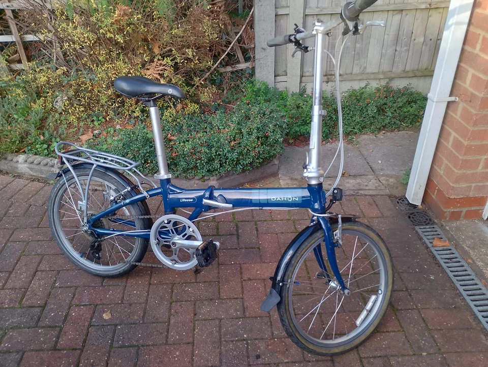 Dahon Vitesse Aluminium Folding Bike (Tube-compatible) - Image 1 of 4