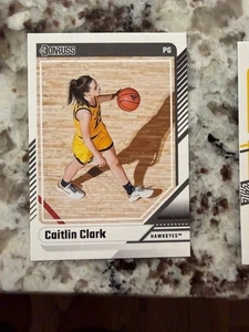 2024 PANINI CAITLIN CLARK COLLECTION CARD IOWA HAWKEYES CAITLIN CLARK #12 - Foto 1 di 1