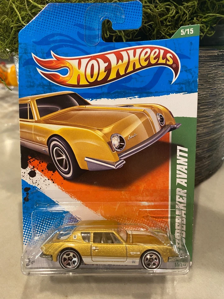 Hot Wheels Studebaker Avanti Treasure Hunt Oro Con Custodia Protettiva - Immagine 1 di 1