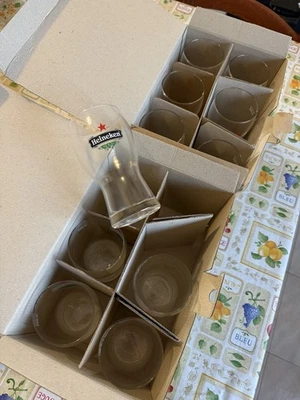 Set Di 11 Bicchieri Da Birra Heineken Nuovi Mai Usati in vetro da 25 cl - Immagine 1 di 4