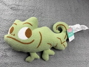 Disney Pillowfort Pascal Dekokissen Tangled Chamäleon grün Kinderzimmer - Bild 1 von 8