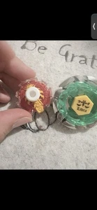 Flame Libra Beyblade TOP con fondo rojo fuego - Imagen 1 de 5