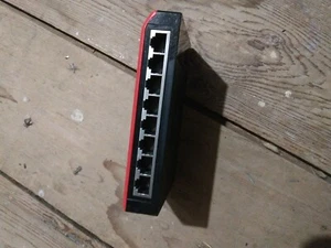 LevelOne FSW-0811 8-Port Fast Ethernet Switch - Picture 1 of 4