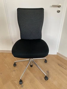 VITRA T-Chair Bürostuhl Designklassiker schwarz-weiß gestreift - Bild 1 von 2