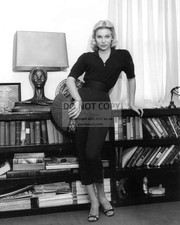 ACTRESS AND MODEL SALLY TODD - 8X10 PUBLICITY PHOTO (RT276)