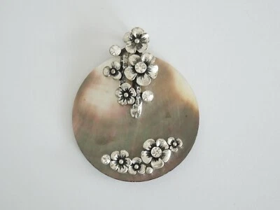 Anhänger Perlmutt Metall Applikationen Strasssteine Modeschmuck 19,6 g/5,9x4,9cm - Bild 1 von 4