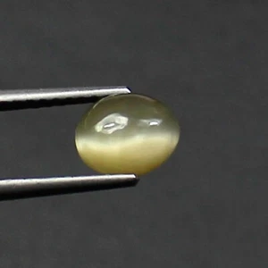 Green Color Cat's Eye Oval Shape Cabochon 7x5.5x3 MM Quartz Cat's Eye Gemstone - Picture 1 of 4