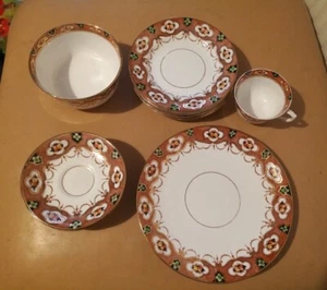 ROYAL ALBERT IMARI DESIGN SET 6 SAUCERS 9 SIDE PLATES 2 DINNER PLATE 1 DEEP BOWL - Picture 1 of 9