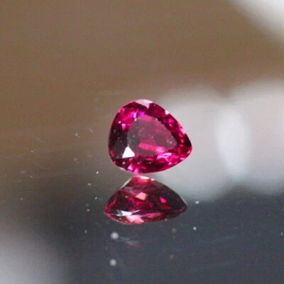 1 Turmalin Rubellit 0,85 ct Tropfen facettiert 3,5 x 5,9 x 6,4 mm fein lupenrein - Bild 1 von 4