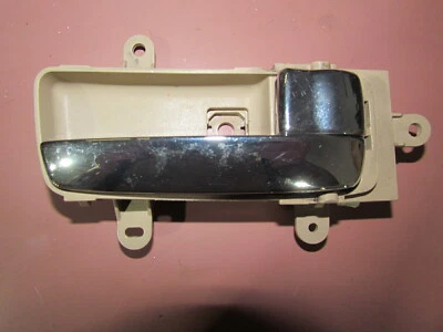 Manija de puerta interior derecha Nissan Máxima 2004 2005 2006 2007 2008 Foto 1 de 2