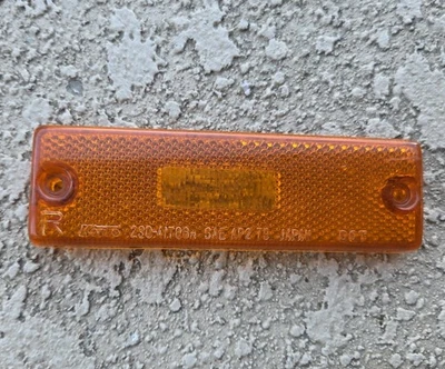 81 - 85 MAZDA RX7 RX-7  ORIGINAL  FRONT  RIGHT  SIDE MARKER LIGHT  LENS 230-4186 - Image 1 of 4