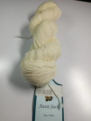 Calcetín australiano Oasis Yarn blanco crudo 100 g 400 yardas 90 % Aussi Merino 10 % nailon Foto 1 de 2