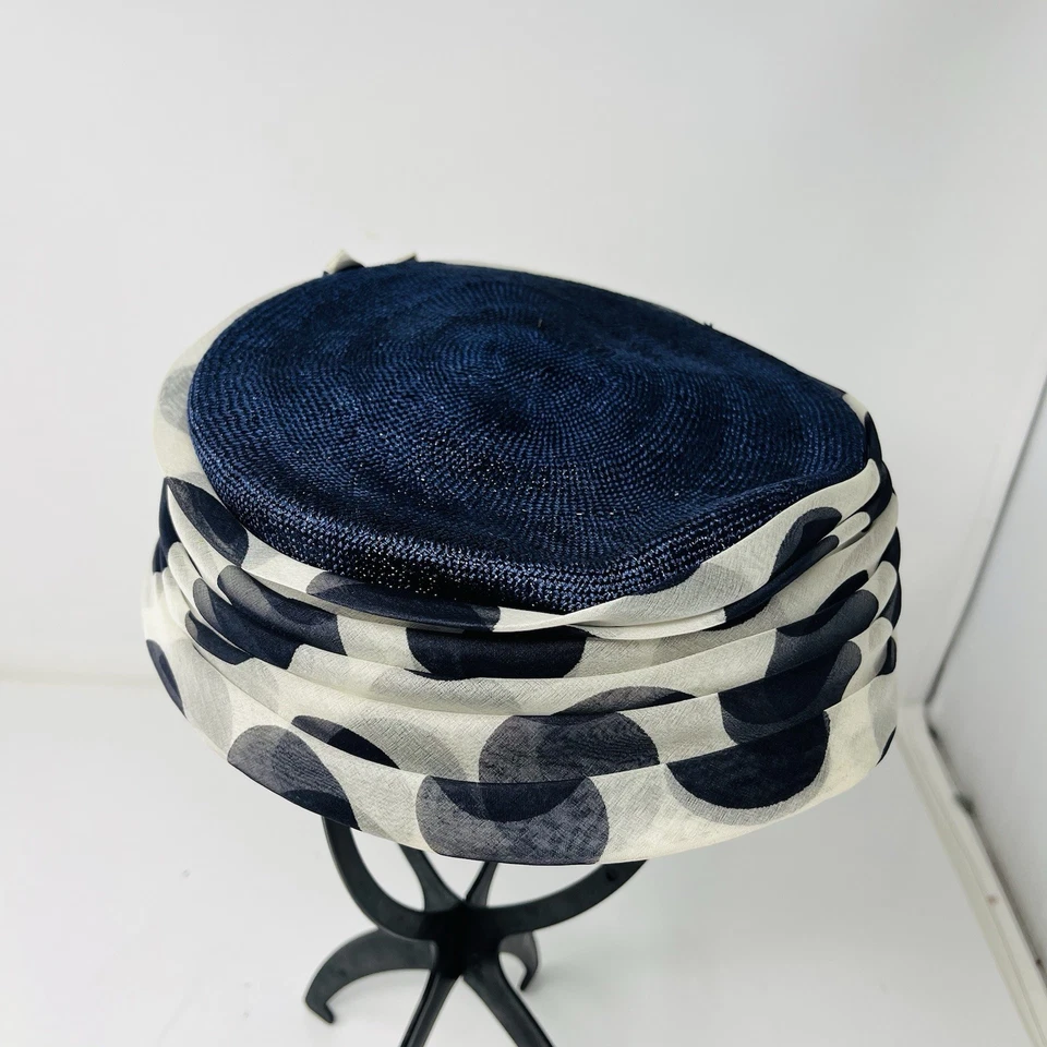 Tecido azul vintage com fitas chapéu moda feminina Bullocks Wilshire EUA - Imagem 1 de 4