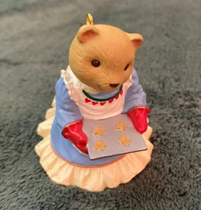 MAMA BEARINGER Hallmark Christmas Keepsake Ornament - 1993 - NIB - FREE SHIPPING - Picture 1 of 4