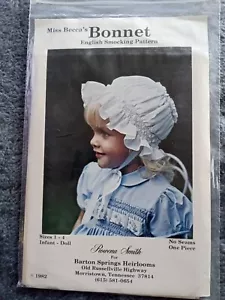 De colección (1982) Miss Becca's GORRO patrón de fumar inglés tallas 1-4 bebé/muñeca - Imagen 1 de 3