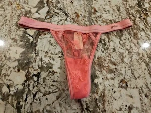 True Vintage Victoria Secret POUT Tanga Höschen mit gewelltem Rand - Bild 1 von 3