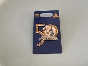 Prendedor Walt Disney World 2021 50 aniversario castillo Mickey titular del pase nuevo con etiquetas - Imagen 1 de 3