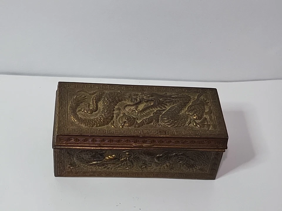 ANTIGUO JAPONÉS DRAGÓN REPOUSSE METAL SELLOS CAJA JAPÓN FRANQUEO ESCRITORIO Foto 1 de 4