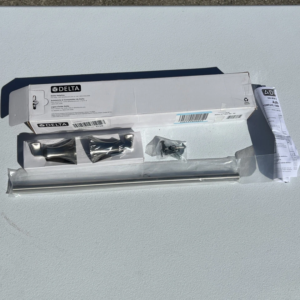 Delta 76418-SS Ashlyn 18 pulgadas montaje en pared toallero brillante acero inoxidable Foto 1 de 4