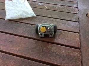Renault Clio rear wheel cylinder 1990-98 left side - Picture 1 of 2