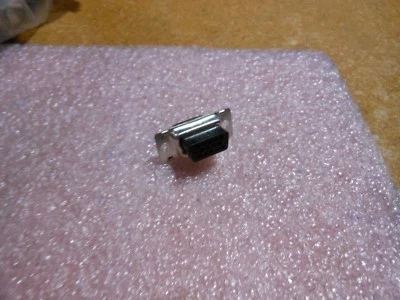 AMP CONNECTOR D-SUB HOUSING NO CONTACTS 15POS (30 PC LOT) PART # 748565-1 - Image 1 of 4