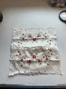 Funda de caja de pañuelos diseño floral bordado - Imagen 1 de 4
