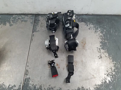 Juego de cinturón de seguridad Mercedes AMG C 63 S 2016 - bloqueado #4566 Y4 Foto 1 de 4