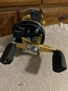 Abu Garcia 5600 C4 royalblau Rechtshänder - Bild 1 von 4