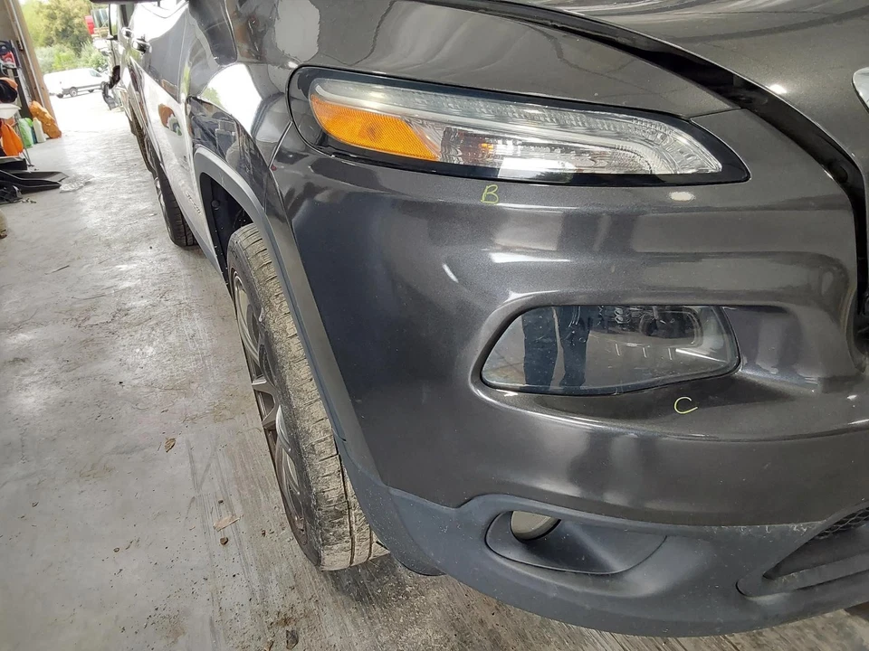 Used Right Headlight Assembly fits: 2017 Jeep Cherokee bi-xenon HID Right Grade - Image 1 of 4