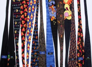 210) LOT 14 WINNIE THE POOH MEN'S TIE - Picture 1 of 1