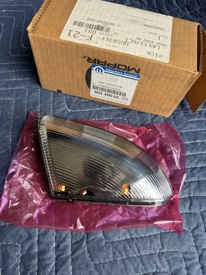 Luz de señal de giro del espejo retrovisor lado del conductor 09-14 Dodge Ram 1500 2500 #68064949AA OEM Foto 1 de 4