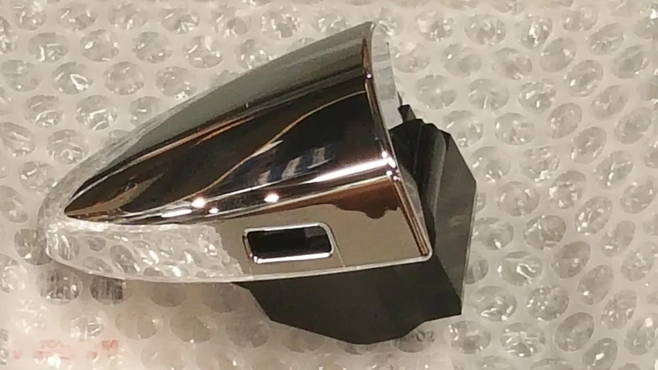 07-12 OEM *NEW* LEXUS ES350 CAP DOOR ACCESS POP OUT HANDLE COVER RIGHT - Image 1 of 2