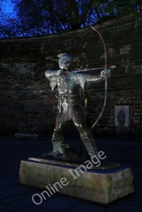 Photo 6x4 Robin Hood statue Nottingham\/SK5641 As the light fades at the c2010 - Picture 1 of 1