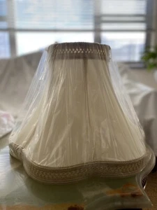 Ivory/OffWhite Lampshade, 5.3/4”x 11”x 18” Screw On Top - Picture 1 of 3