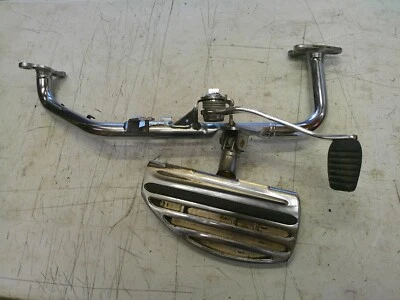 2004-2007 Triumph 火箭 3 右侧前驾驶员脚凳制动组件 — 第 1/4 张图片