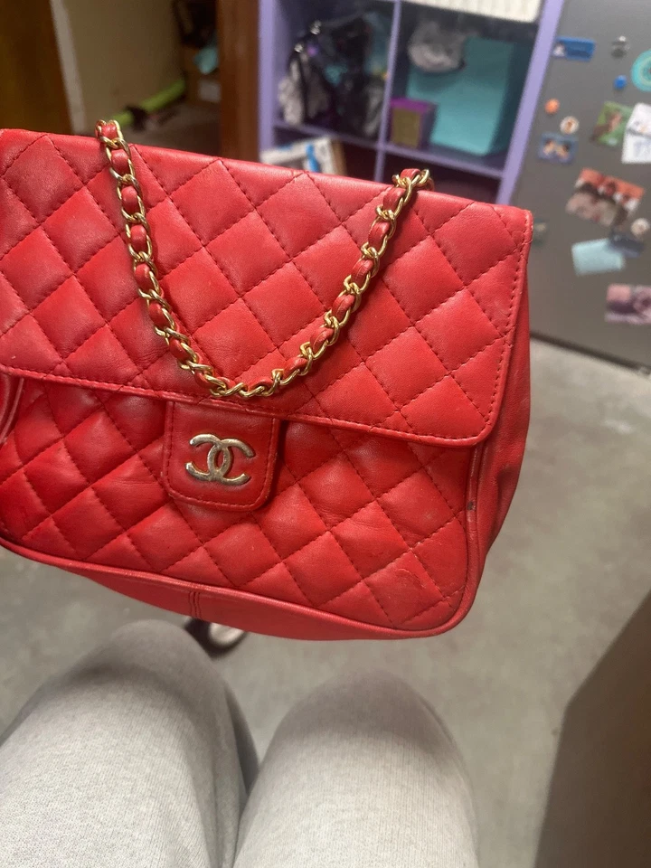 Bolso Bandolera Clásico Doble Solapa Rojo Piel de Cordero Edredón Dorado  Foto 1 de 1