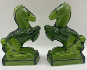 Schweres Vintage 2er Set LE Smith smaragdgrün Aufzucht Pferd Glas Buchstützen - Bild 1 von 19
