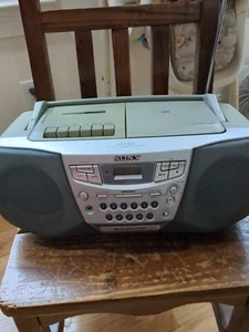 Sony CFD-S22 CD AM/FM Radio Cassette Mega Bass Boombox Works Great TESTED ✅ - Picture 1 of 11