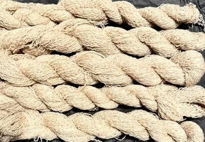 Pure cashmere yarn, used condition, lace weight, tan,  500 yards - Picture 1 of 3