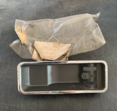 Base de manija de puerta trasera derecha NOS 70 71 72 73 AMC Hornet Foto 1 de 2