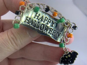Halloween HAPPY HALLOWEEN Chain Beads & Bat Vintage Silver Brooch Pin V-9451 - Picture 1 of 3