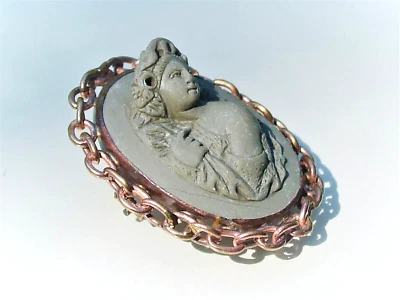 BELLE BROCHE ANCIENNE milieu XIXème en Métal doré avec CAMEE en PIERRE DE LAVE - Photo 1/4