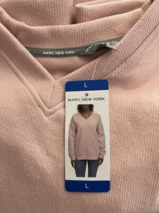 Marc New York Women's V Neck Long Sleeve Textured Top, Rosewater Large S24 AH9 - Foto 1 di 4