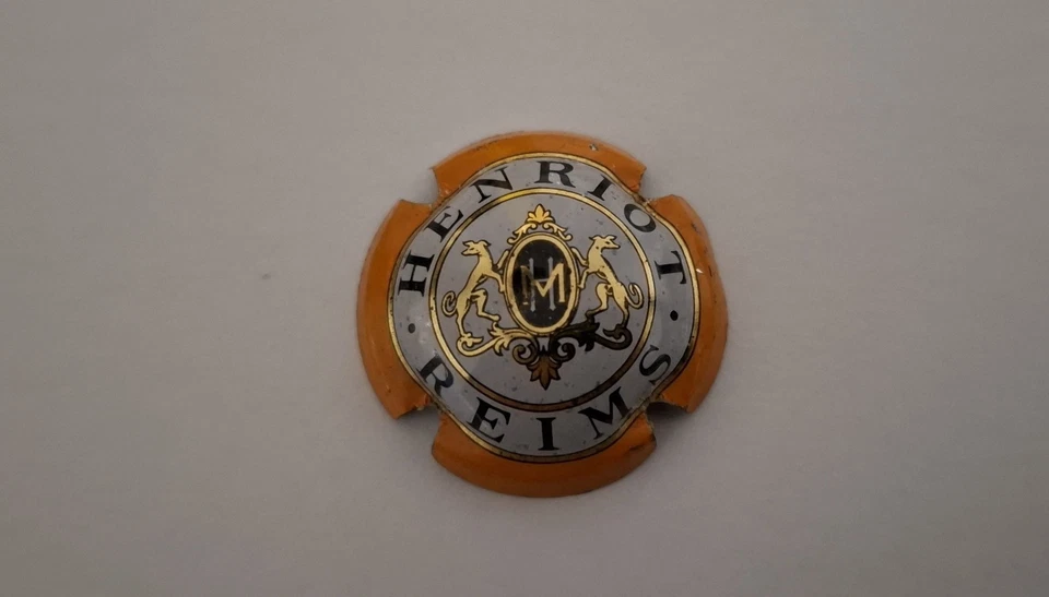 Très belle capsule de champagne Henriot orange à encoches - Photo 1/1