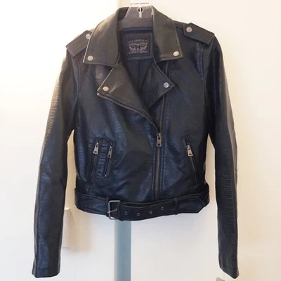 CHAQUETA MOTO LEVI’S PITÓN PIEL SERPIENTE IMITACIÓN CUERO DOBLADILLO CON CINTURÓN AZUL ÍNDIGO M NUEVA CON ETIQUETAS Foto 1 de 4